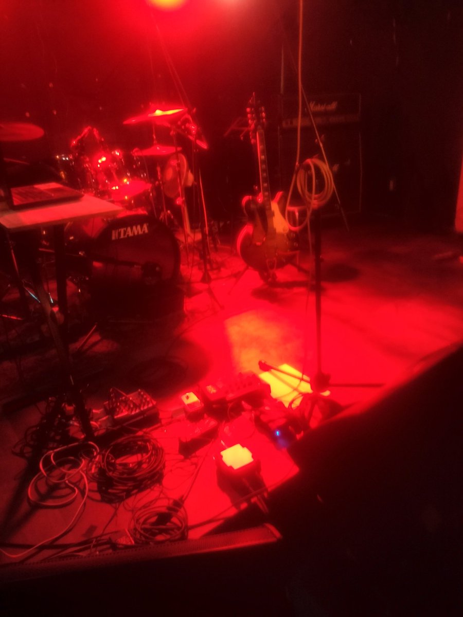 emondeniker's tweet image. 昨夜は
静岡市騒弦

孤孤独研究所 episode01
〜ダラダニーの王様は裸の王様〜

関わってくれた
皆様
ありがとうございました

シュチュエーションは
イメージ通り?

（笑）

気持ち良い時間
過ごせました
また何処かで👋

#静岡市
#騒弦
#2ndアルバム
#孤孤独研究所  
#レコ発ワンマン
#セットリスト