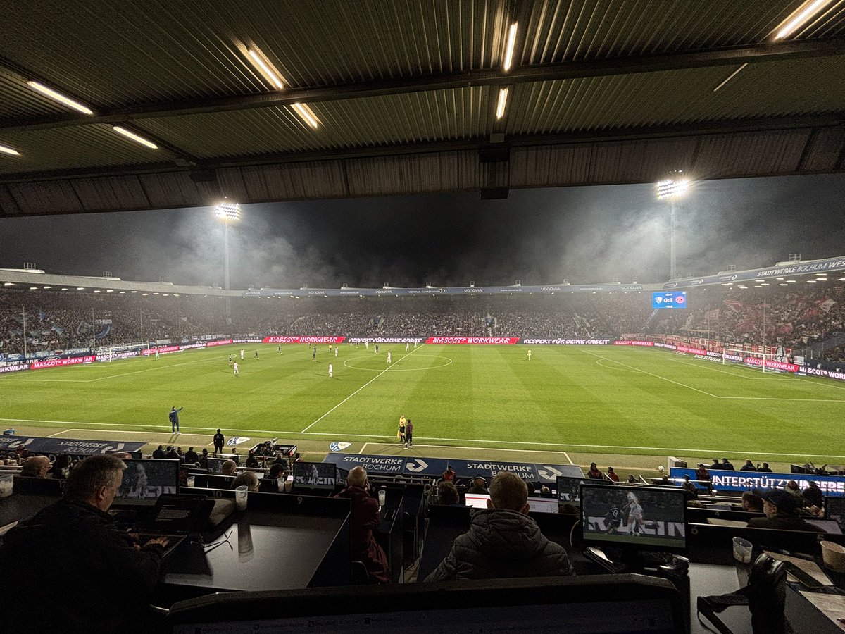 C’était Bochum. Troisième « Topspiel » de 2.Bundelsiga cette saison. Énormément de sacrifices derrière ces photos, ces tweets, ces articles. Mais je continue de me battre pour vivre de ma passion. 

Prochain match ? On va très largement monter de niveau.