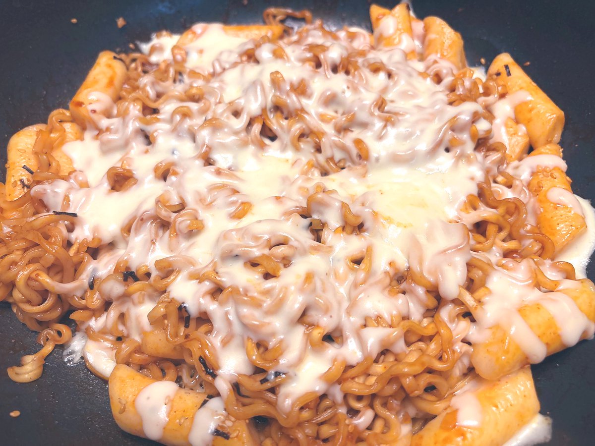 🤱に髪の毛結ってもらった時に「めちゃめちゃ髪の毛少ないね⁉️」って言われて薄毛になってる事に気づいた😭手ですぐ抜けちゃうし、摂食によくある症状だよね…