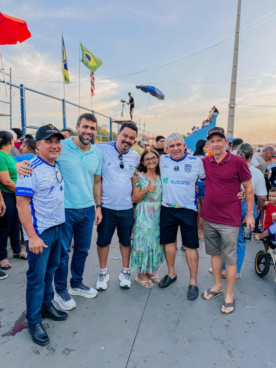 ⚽️ Hoje foi dia de prestigiar um jogaço pela semifinal do Copão Maranhão do Sul entre os times de Montes Altos e Ribeirãozinho. 

🤝 Acompanhei essa grande partida ao lado do prefeito de Montes Altos, @domingosfranca_ e do prefeito de Ribeirãozinho, @flaviosoares_lima.