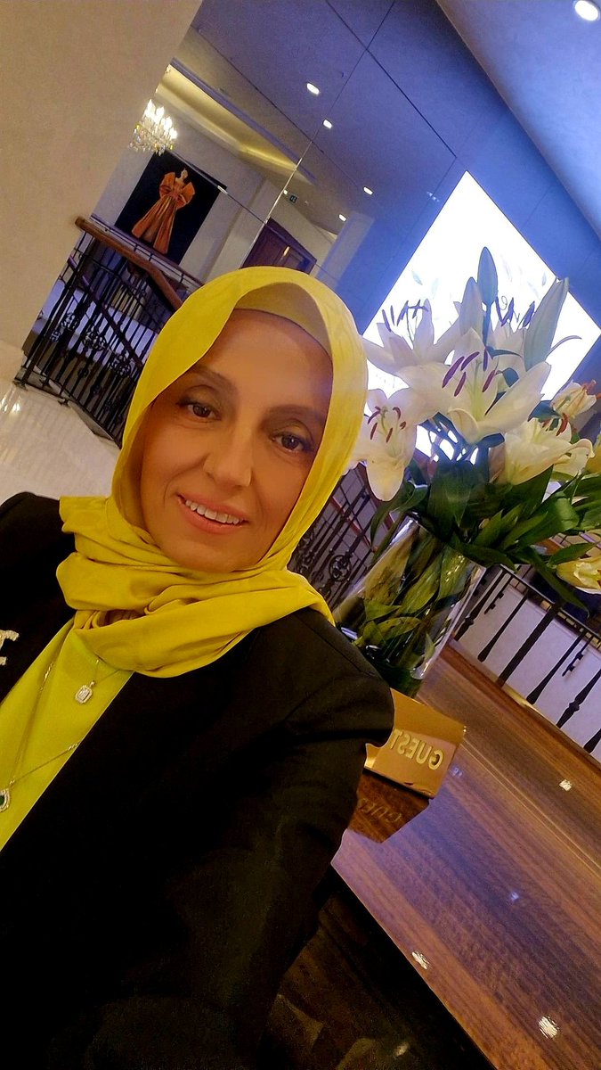 Hoşgeldin yeni yaşım
Yeni telaşlarım
Yeni kararlarım
Heyecanlarım Hayallerim
Herşeye rağmen iyi gelenler ve gidenler Sevinçlerim Hüzünlerim 
Kimse gibi olmayan çocuksu yanım Bir yaş daha alarak en güçlü halimle devam ediyorum
Her yaşımın kattığı güzellikler için teşekkür ediyorum