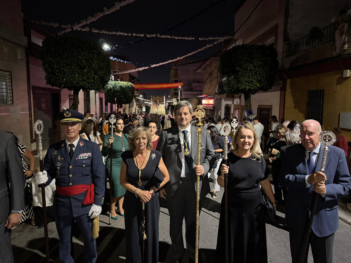 Macarena O'Neill (@macarenaoneill) on Twitter photo Gracias a la <a href="/HdadSJBautista/">Hermandad Sacramental de San Juan Bautista</a> y al <a href="/sjaznalfarache/">Ayuntamiento de San Juan de Aznalfarache</a> por invitarme a compartir el acto de imposición de la Medalla de Oro de la Villa a Ntra. Sra. de los Dolores.
Enhorabuena a todos los sanjuaneros!! <a href="/CulturaAND/">Cultura Junta de Andalucía</a> Gracias a la <a href="/HdadSJBautista/">Hermandad Sacramental de San Juan Bautista</a> y al <a href="/sjaznalfarache/">Ayuntamiento de San Juan de Aznalfarache</a> por invitarme a compartir el acto de imposición de la Medalla de Oro de la Villa a Ntra. Sra. de los Dolores.
Enhorabuena a todos los sanjuaneros!! <a href="/CulturaAND/">Cultura Junta de Andalucía</a>