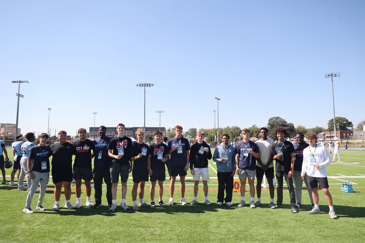 Thank you to the <a href="/MountMercyFB/">Mount Mercy Football</a> coaches for the visit!! Had a nice time on campus. <a href="/CoachBrock_J/">Jakim Brock</a> <a href="/CoachLozano23/">Bubba Lozano</a>