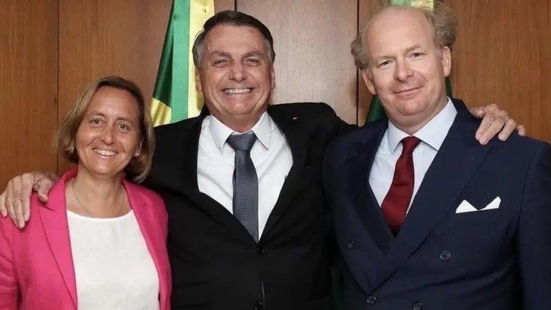 vferrere's tweet photo. @CarolDeToni Mas quem se encontra com líder de partida nazista alemão é o Bolsonaro, né, sua fascistinha hipócrita. https://t.co/heIba1gBs0