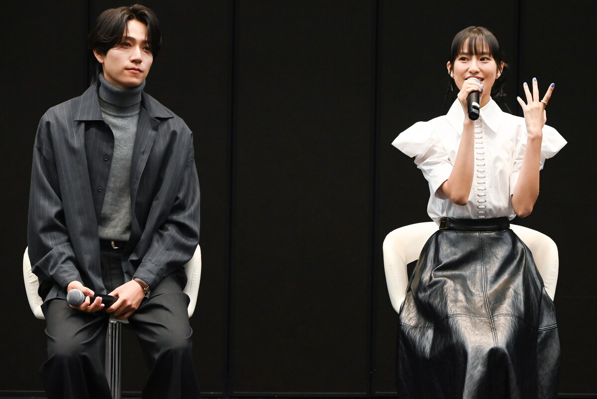 natalie_mu's tweet image. ◥◣ドラマ「ひと夏の共犯者」会見◢◤

timelesz橋本将生

初主演ドラマのオファー受け「幸せだな、
恵まれているな、ありがたいことだな」

現場では菊池風磨の教えを忠実に守る🎐

👇️詳細レポ（写真6枚）
natalie.mu/music/news/641…

#ひと夏の共犯者 #橋本将生