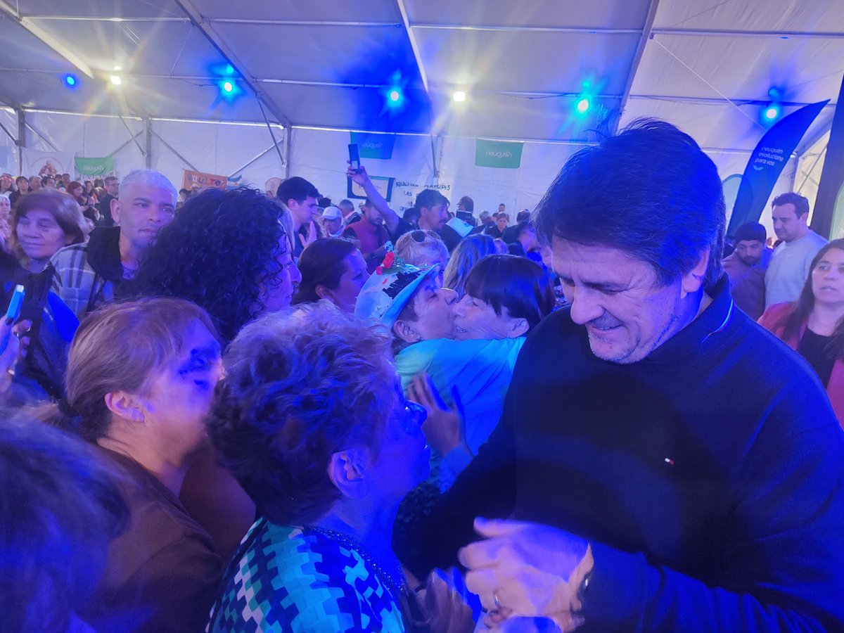 GiovanettL's tweet photo. #JuegosCulturalesAdultosMayores 
Acompañamos al Intendente @MarianoGaidoOk en el lanzamiento que realizó el @GobProvinciaNqn https://t.co/Rn1Ja7LuYj