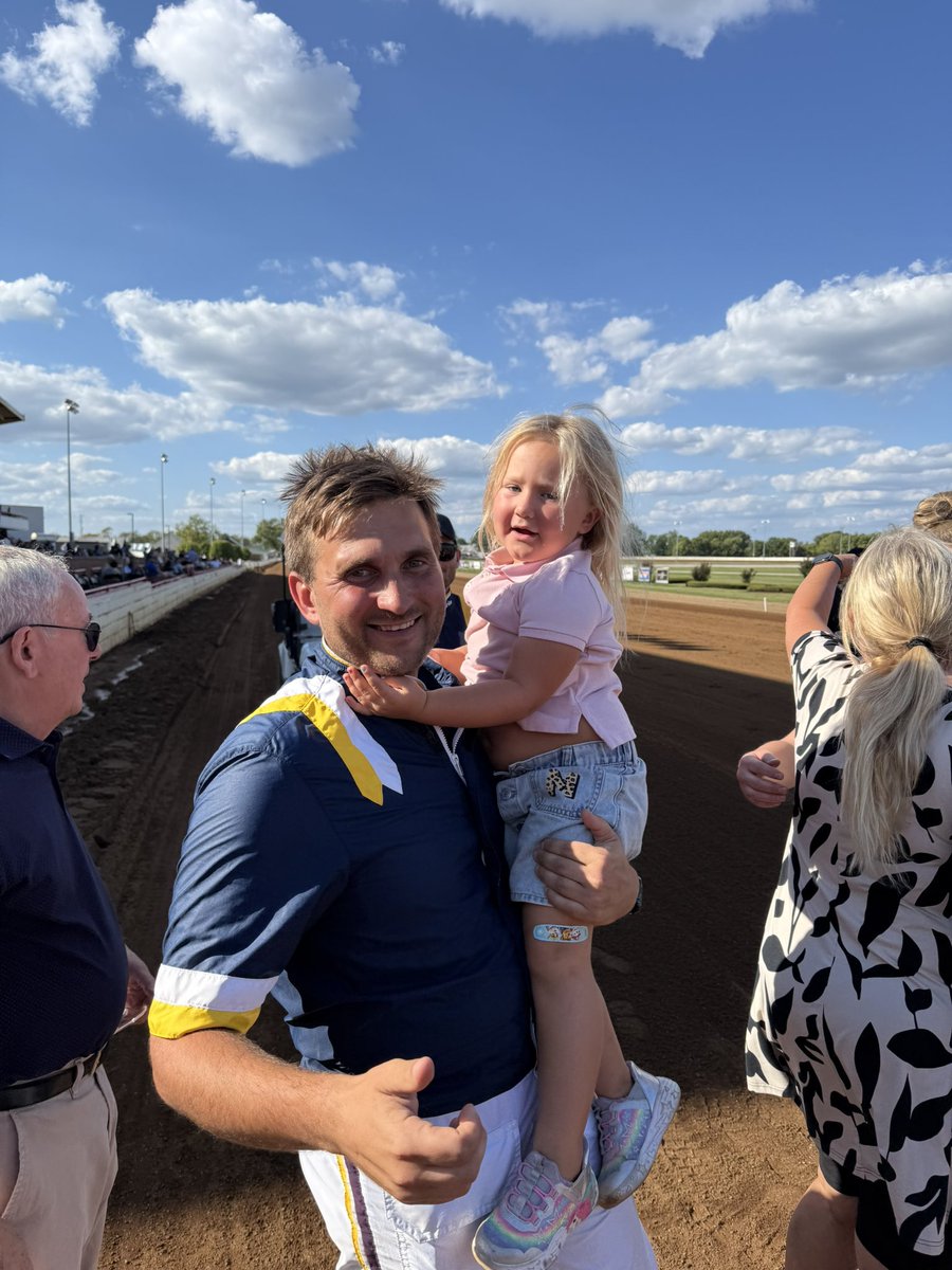 Such a nice day at The Red Mile, crowned by 3yo Meshuggah (<a href="/Greenshoe1494/">Greenshoe1494</a>–Starita) winning a $87,000 Bluegrass Division in 1:50.1 (08.5) with Scott Zeron/<a href="/MarcusMMelander/">Marcus M Melander</a> then interviewed by the legendary Bob Heyden.