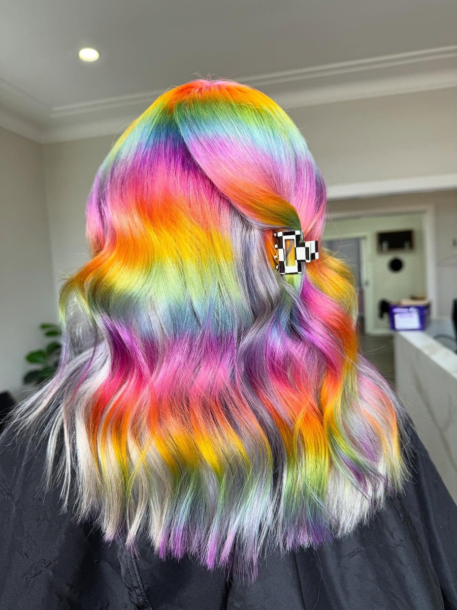 arcticfoxcolor's tweet photo. Hair goals straight out of a fairytale!🦄✨ This makeover was made possible using half of our colors!

https://t.co/GvMv5fP683

#AFFrose #AFVirginPink #AFSunsetOrange #AFPeachProsecco #AFNeonMoon #AFCosmicSunshine #AFIrisGreen #AFPoseidon #AFVioletDream #AFGirlsNight #AFSterling https://t.co/AoG5CxpnnZ
