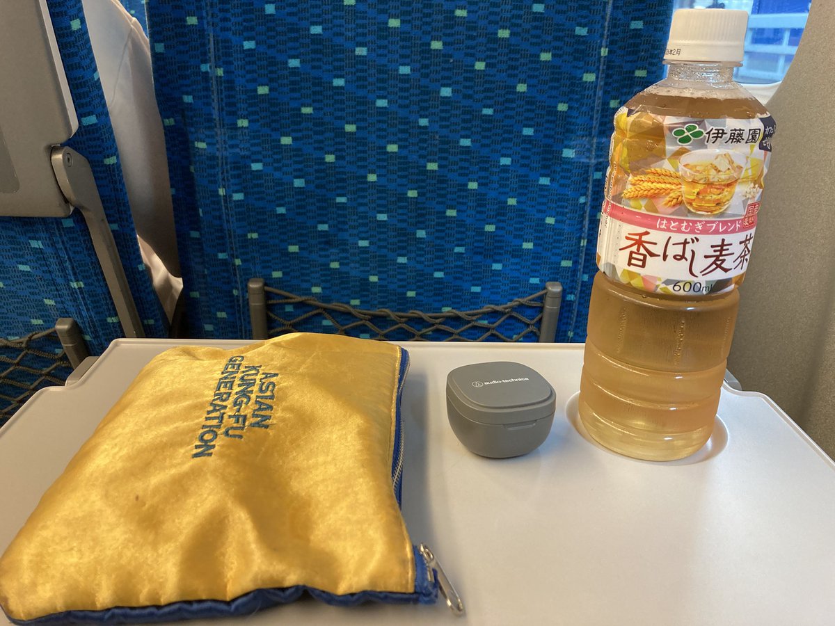人生で初めて名古屋駅ホームのきしめん食べました✨
サクッと食べられてお腹もあったまって満たされて。
これから出発って感じがします。
ソロ万博行ってきます🙌