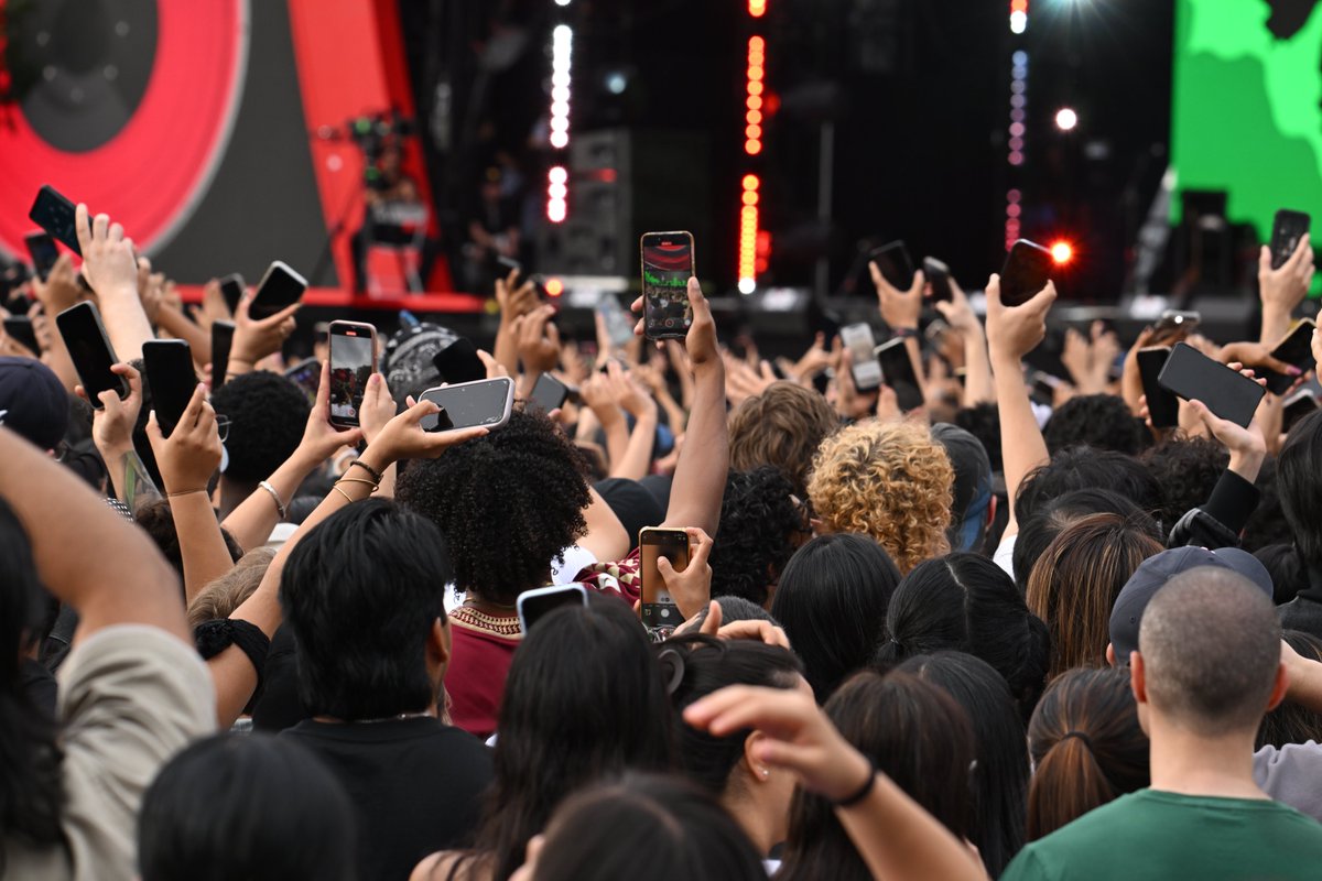 GlblCtzn's tweet image. CENTRAL PARK, ARE YOU READY? Up next: @ayrastarr, Mariah the Scientist, @Tyllaaaaaaa, @iamcardib, @shakira, and more! Live from Central Park 🌍 Watch now at globalcitizen.watch #GlobalCitizenFestival