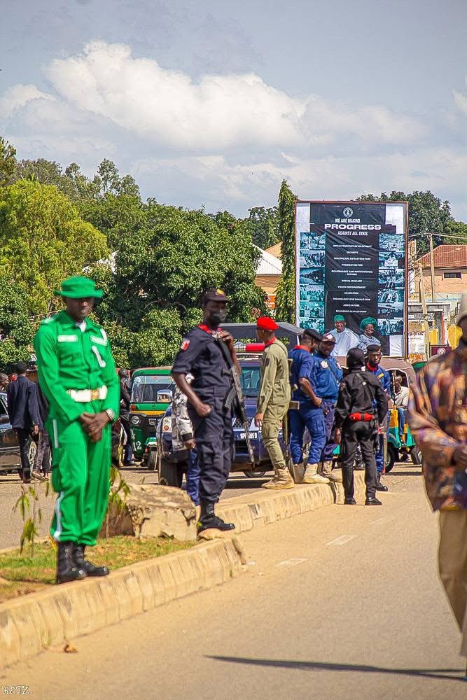 pepsaplgov's tweet image. Sanitation Exercise Update – September 27, 2025

The PEPSA team was on the ground today at Angwan Rogo, Bauchi Road, Farin Gada (Tomatoes Market), Murtala Mohammed Way, and Gada Biu to monitor compliance and interact with the people during the monthly sanitation exercise.