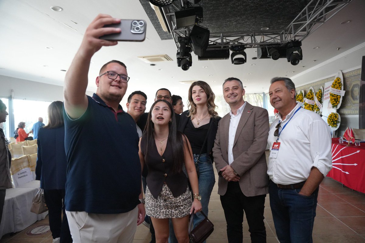 Önce Bakırçayımızın en güzel ilçelerinde güzel Dikilim sonrasında güzel Bergamamdaydım..
Örgütümüzle hasret giderdim çok özlemişim cefakar vefakar örgütümü.
İki kıymetli abim yoldaşım başkanlarım güven tazelediler. Her iki Başkanıma yönetimlerine il delegesi seçilen