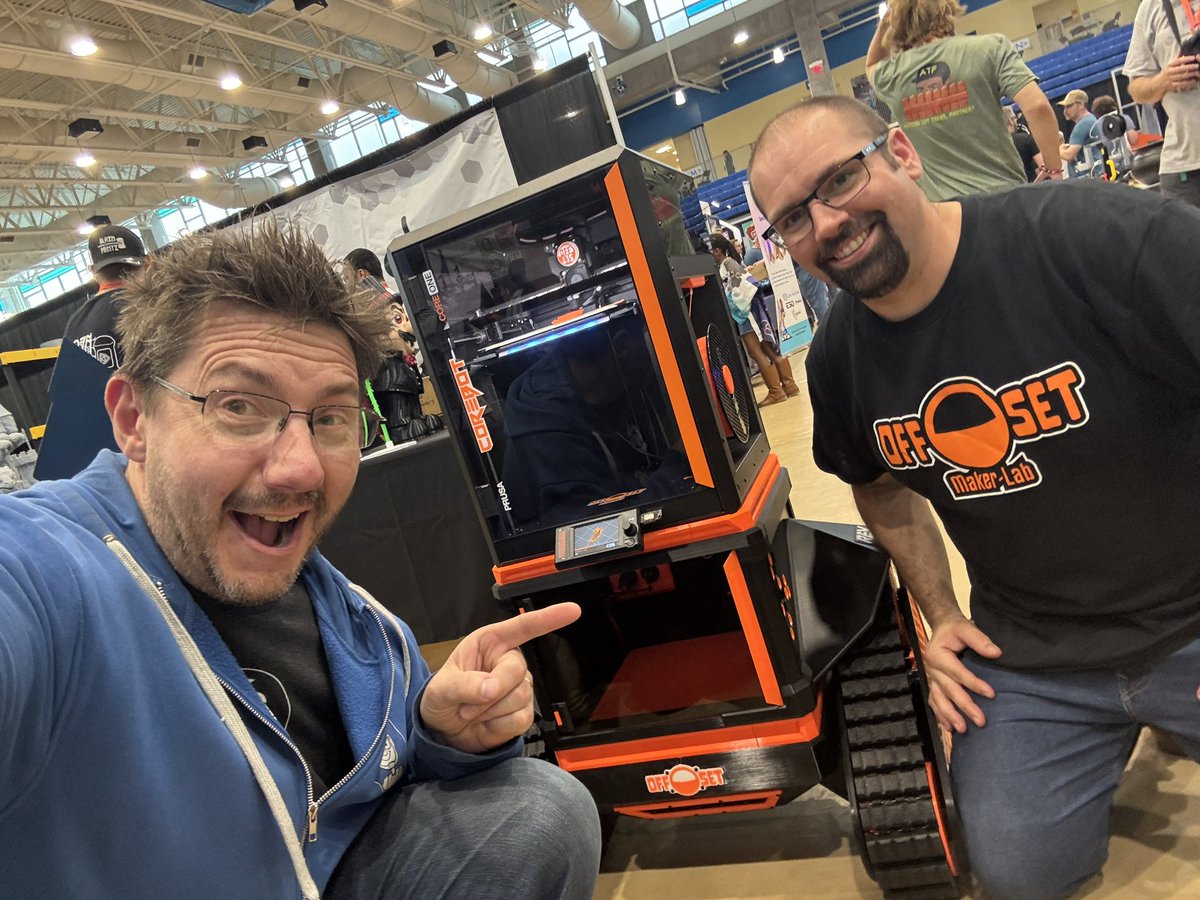joeltelling's tweet image. One of the absolute coolest things I saw at @3DPrintopia was the @Prusa3D Core One on tank tracks by @OffSet_makerlab SO SO GOOD