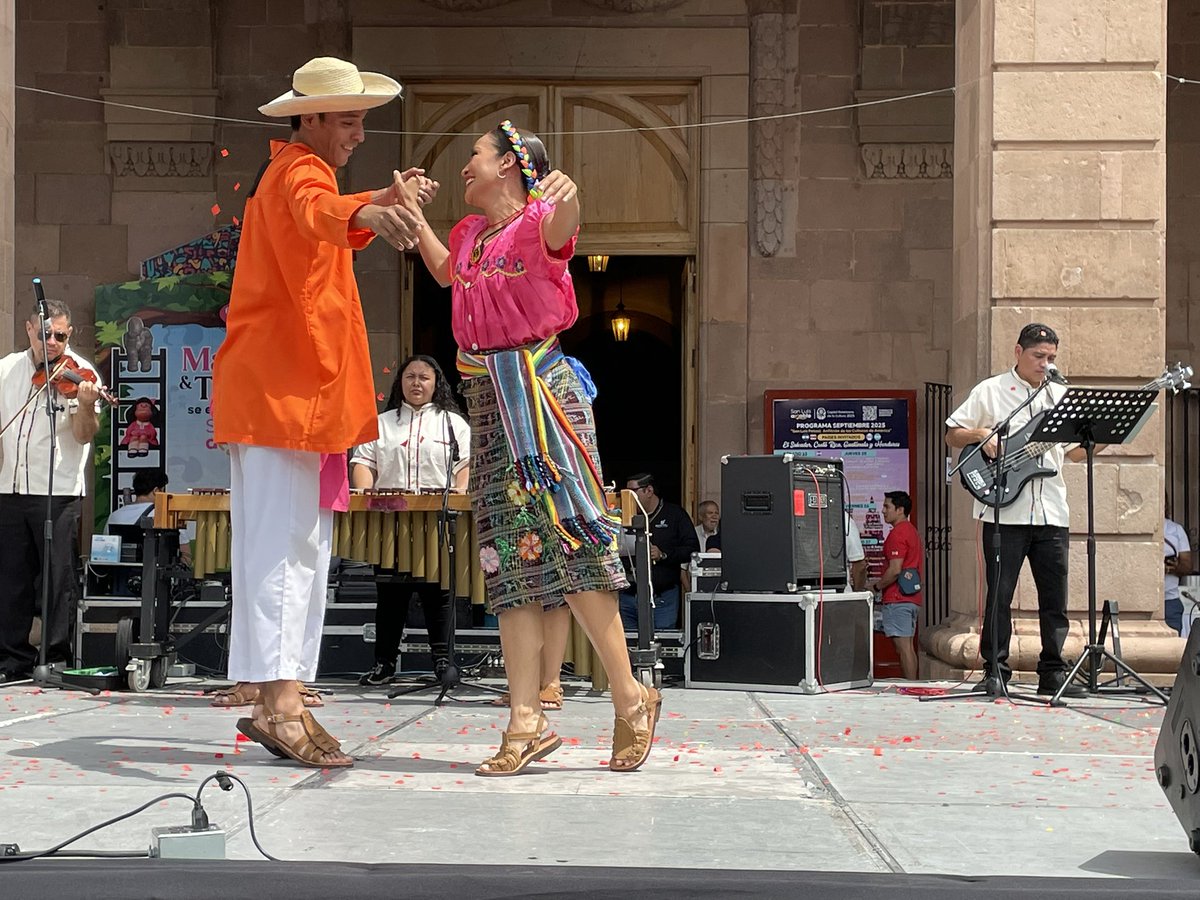 hurtadosv's tweet photo. Este día celebramos a lo grande la independencia de nuestra querida patria El Salvador, con la visita del Ballet Folklórico Nacional en San Luis Potosí. Agradecemos a la Municipalidad por su apoyo como Capital Americana de la Cultura https://t.co/gIe9If3PB4