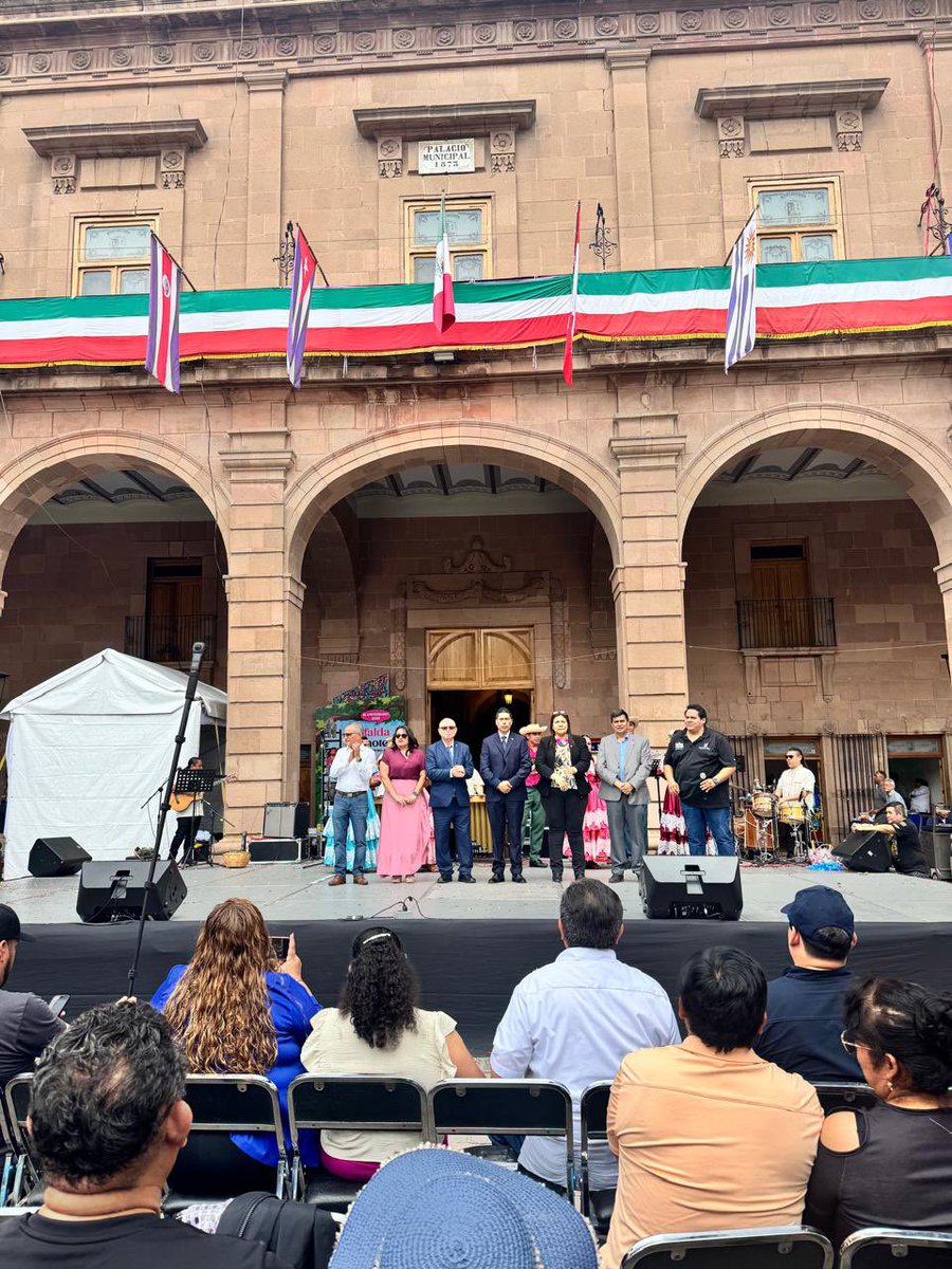 hurtadosv's tweet photo. Este día celebramos a lo grande la independencia de nuestra querida patria El Salvador, con la visita del Ballet Folklórico Nacional en San Luis Potosí. Agradecemos a la Municipalidad por su apoyo como Capital Americana de la Cultura https://t.co/gIe9If3PB4