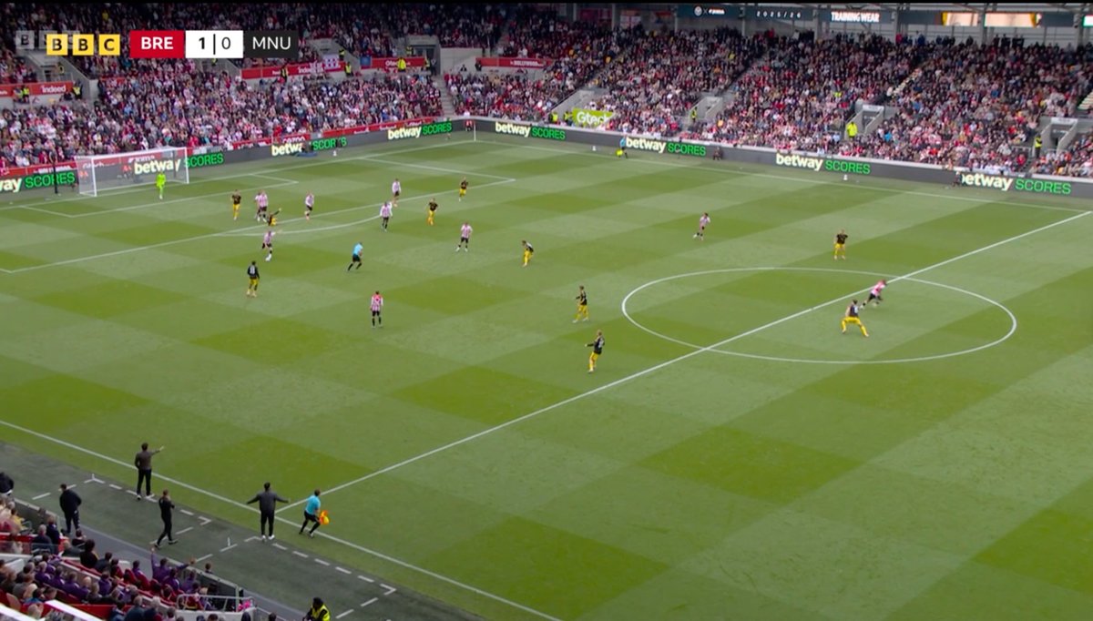 The biggest difference between the Palace 3-4-3 and United's? The trust that the CCB gives the rest of the team. 

It filters through and from every connected position.

I really like Maguire, but the CCB in this system is not the best use of his skillset.