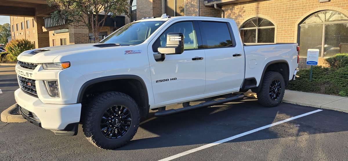 Faganator's tweet image. Got a $70k truck that is clean AF? Back in the Diamond spot at the hotel. No one will say shid...   ; )  #AskMeHowIKnow  😆😆