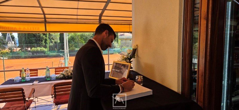 MilicaM84932667's tweet photo. U Opatiji na vječni počinak ispraćen legendarni tenisač i trener Nikola Niki Pilić 🙏
. @djokernole in Opatija 🇭🇷

https://t.co/qwbY3EqEtt #glasZaljeva #NikolaPilić #pogreb #tenisač #NovakĐoković #posljednjiispraćaj #MarioAnčić #IvanLjubičić #video #foto #nikipilić via @PodUckun https://t.co/PCzgUtEVNP