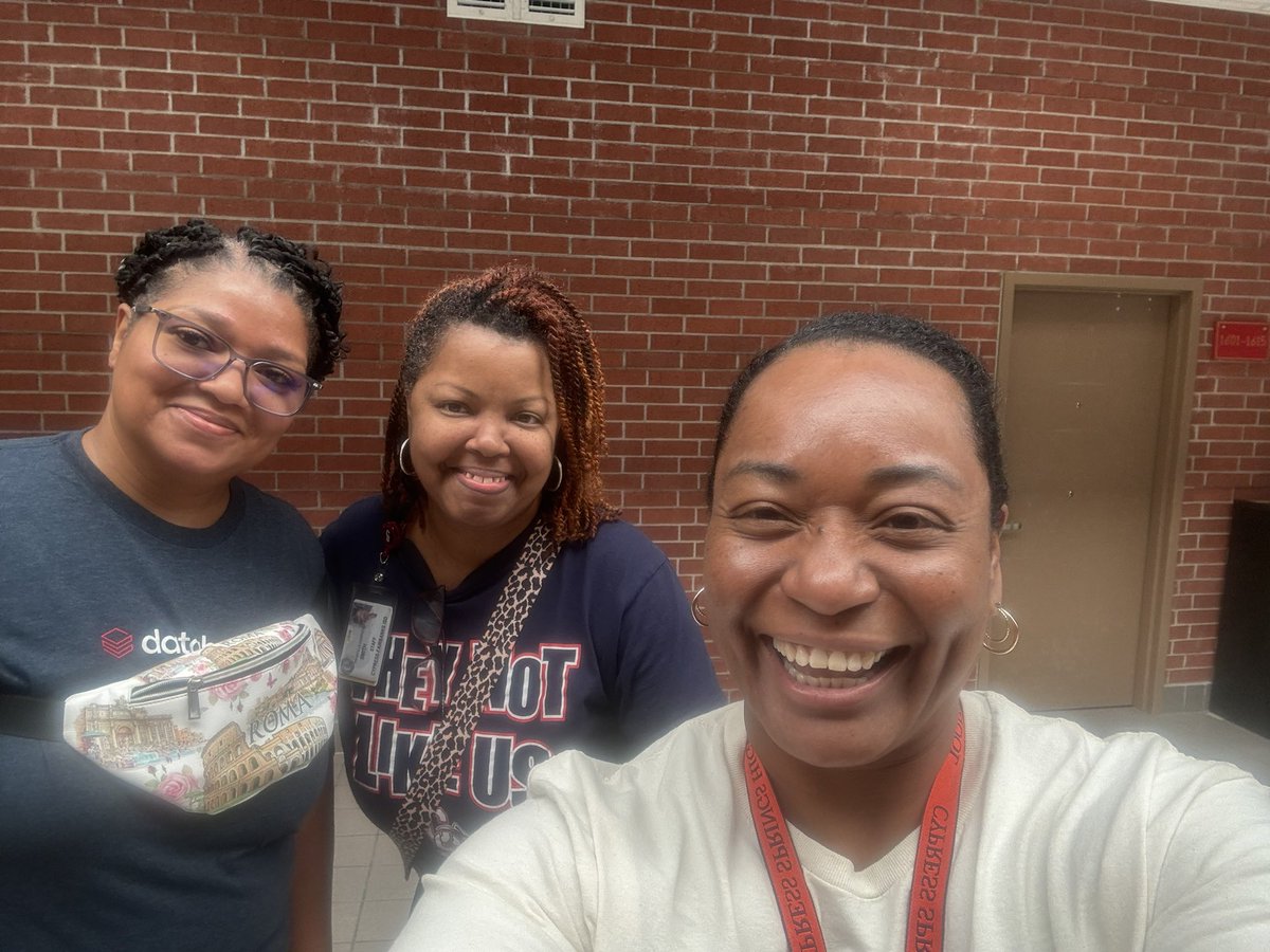 techpws's tweet image. A huge shout out to Dr. Brewster @consueloward48 for supporting our scholars today. Your presence was greatly appreciated!  A special thank you to our parent volunteer, Ms. Carlis @CySpringsHS #pantherproud