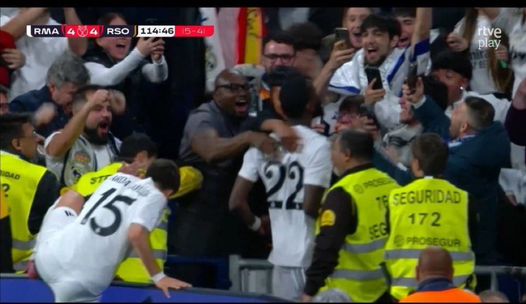 <a href="/elchiringuitotv/">El Chiringuito TV</a> <a href="/JLSanchez78/">José Luis Sánchez 🇪🇸</a> 😳 "Si no es por el arbitraje... La Real sociedad NO PIERDE este PARTIDO".