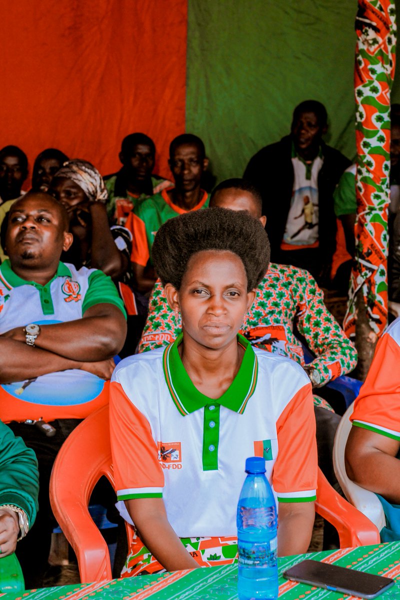 FerdinandHabimana arakeza abagumyabanga bo muri zone #Gakere bo bumvise umugambi wo gutera no gukurikirana igiterwa c'ivoka, agasaba abenegihugu kwongereza umurindi bakongera gutera muri zone ayangana n'100 000, gushika mu kwezi kwa Munyonyo 2025.
<a href="/CnddFdd/">CNDD-FDD</a> 
<a href="/R_Ndikuriyo/">Ndikuriyo Révérien</a>