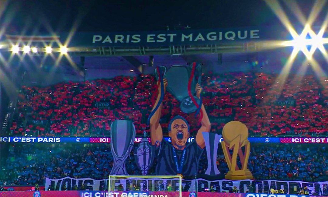 ℹ « La fête a été sensationnelle, et chaque fois que nous pouvons donner et remercier nos supporters au parc, on le fera. C’est incroyable pour nous. C’est la première fois que je me vois sur un Tifo, et j’aime le Tifo plus que moi ! Je suis content ! »

🎙 Luis Enrique en Conf