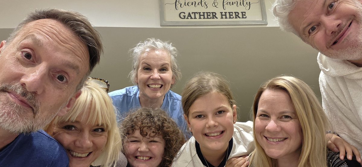 Timsley's tweet image. Night on the Hill with this lot...! #SHOULDADONE 🤪

#TIMMYALEXISCARRINGTONWARD #SHAZZABELLE ##HELENDANIELS #MARCELLADETROIT #VERITY #THEMERRYWIDOW #DAVIDDEXDEXTERMASSEY