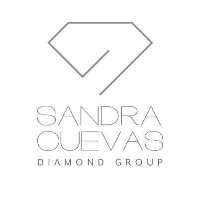 El Topo de la Unión trae tatuado el logo de <a href="/SCDiamondGroup/">SC Diamond Group</a>, de las empresas de Sandra Cuevas.

Ésto ya pinta como algo enfermizo 😰