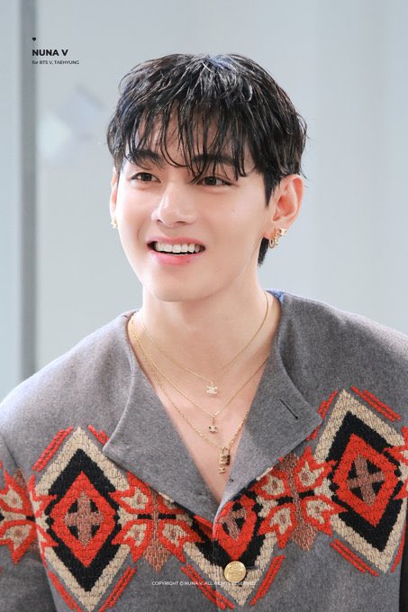 vborahae_11's tweet image. Let’s normalized respect one another &amp;amp; knows our boundaries.
KIM TAEHYUNG  #V is very nice to us, he does everything to make us happy,sharing his daily bases.HE DESERVED RESPECT and LOVE in #RETURN. Borahae 💜
WE LOVE  YOU TAEHYUNG 
#DONTSHAVETAEHYUNG
#KEEPTHEMUSTACHETAEHYUNG