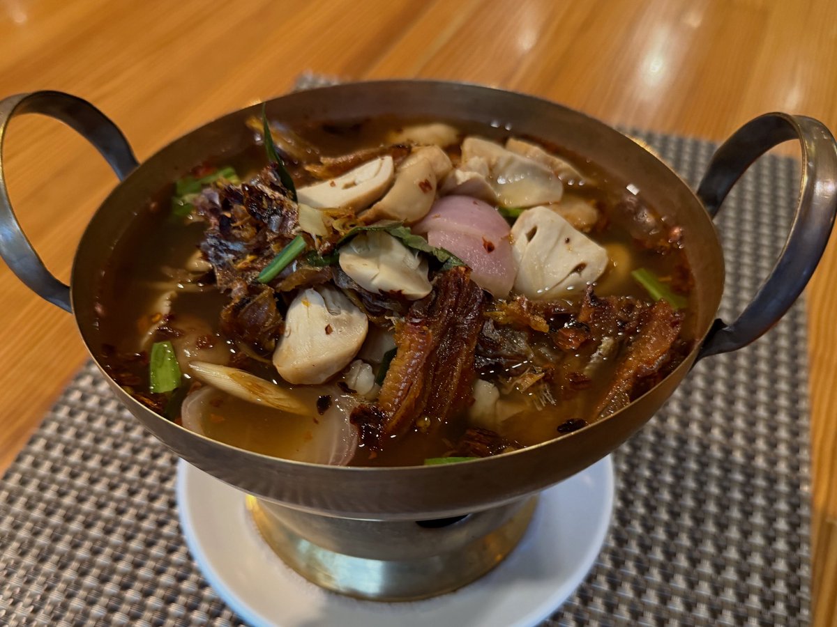 tipamart's tweet photo. Mouth-Watering Thai Cuisine; Spicy &amp; Sour Smoked Fish Soup (Tom Klong Pla Krob) อร่อยล้ำตามตำรับแม่ครัวหัวป่าก์ไทย 🇹🇭 “ต้มโคล้งปลากรอบ“ #foodtraveller #foodtravel #thaifood #thaifoodie #DeliciousThaiFood #foodlover #foodie #hellothailand https://t.co/kQi8jRZdu9
