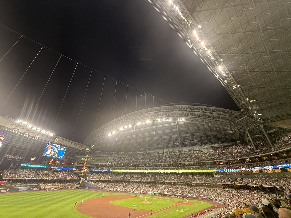 Xriptian's tweet image. Game #146 – September 27, 2025
Cincinnati Reds vs Milwaukee Brewers
American Family Field, Milwaukee WI

Second game of my self made doubleheader and the night started with a tumbler giveaway. Melissa got to the park early and made sure I did not miss out since I was still…