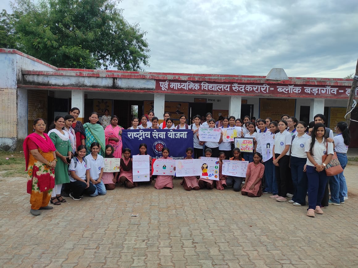 RLBCAU_NSS's tweet photo. NSS units of RLBCAU Jhansi conducted an awareness program on Swasth Nari, Sashakt Pariwar  Abhiyan at Bilta village, Jhansi on 27.09.2025.
#MissionShakti5 
@NSSRDUPUK
@_NSSIndia @YASMinistry https://t.co/oVh78fzGE5
