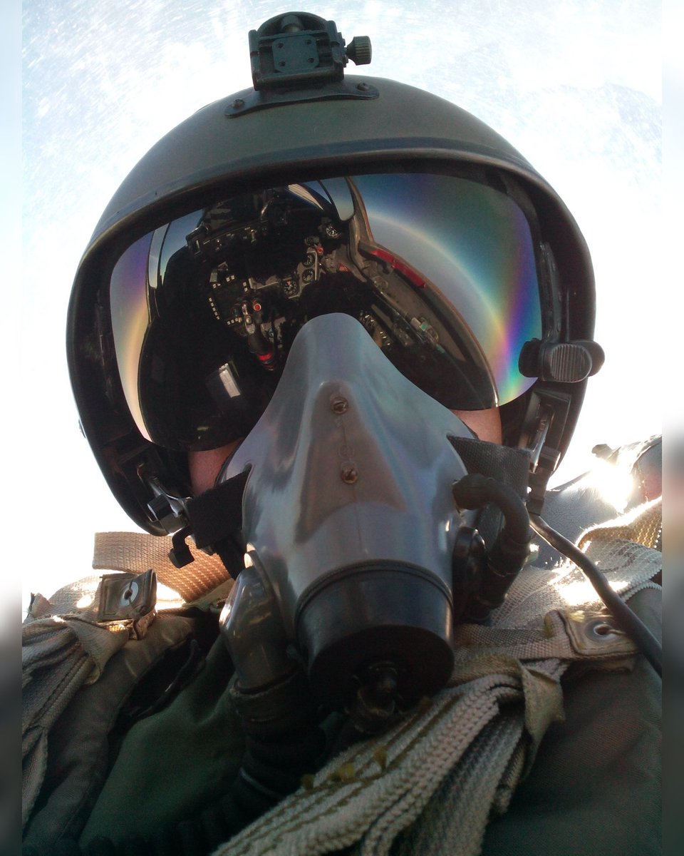azam_ally's tweet photo. For all those who wondered what my desk at work looked like 🤔…It was a bit cramped but the view from my office was to die for 😍
#MiG21 #farewell #fishbed https://t.co/v07XxR7c7t