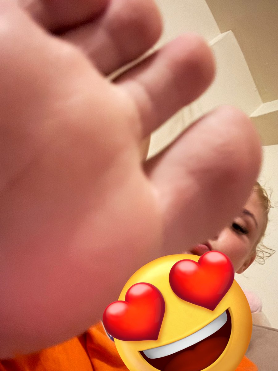 malore97's tweet photo. cash app $vbarissa 
#toes #feet #soles #feetfetısh #feetworshi̇p #footfetısh #foot #prettyfeet #cutefeet #cashapp #tribute #payme https://t.co/TvbmhN1tkb