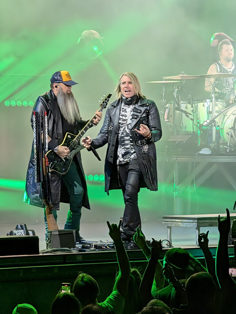 Lorvanack's tweet image. Live from the Breaking Benjamin + Three Days Grace concert if you were wondering why I haven't been live, this is why! Just a little taste I'll give you the rest tomorrow!
#ThreeDaysGrace #breakingbenjamin #returntodust