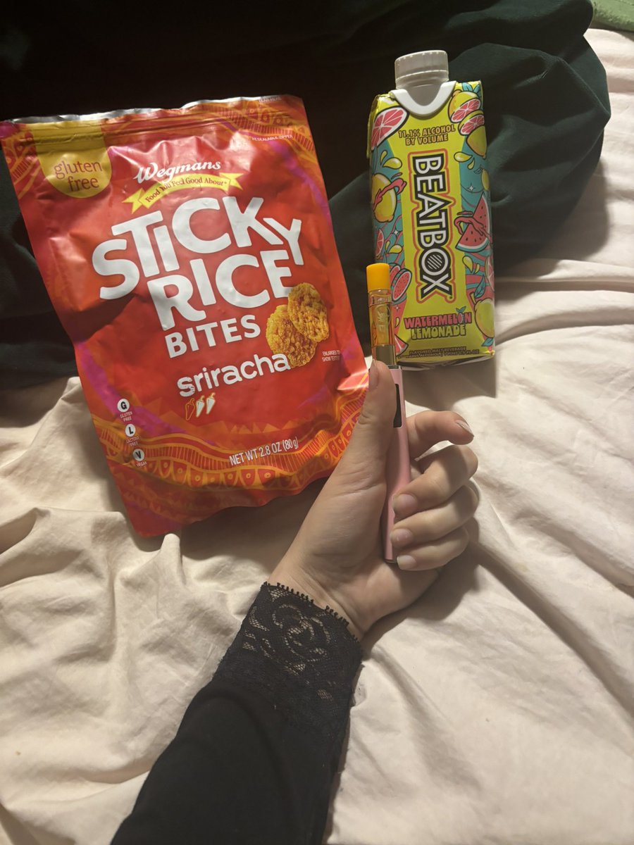 XANAXDlET's tweet photo. post work snack :) https://t.co/7e4C0GeZFZ