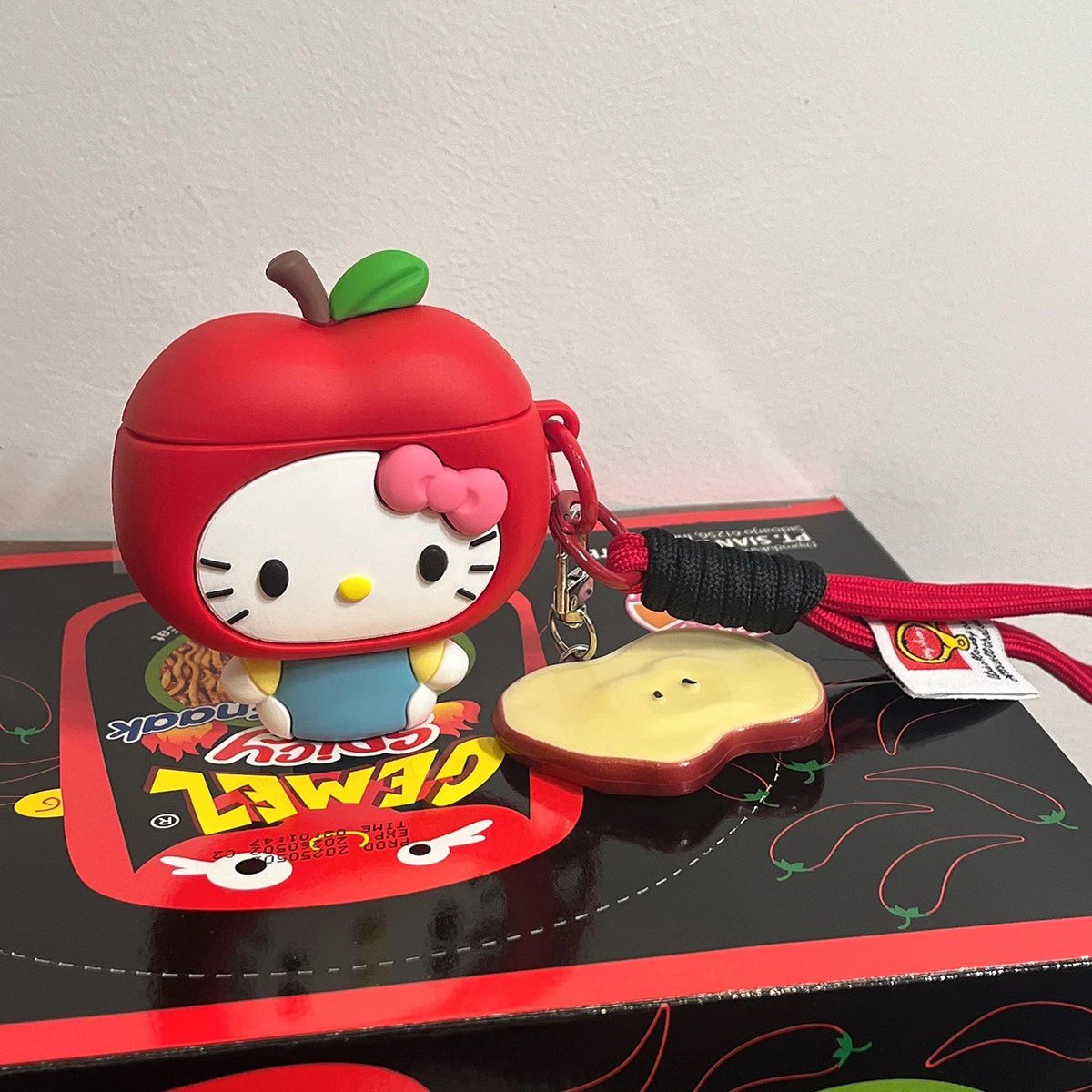 Pre order 
🍎เคสairpods kitty+พกจ.
✨ราคา 200 ส่งฟรี
—Airpods1/2,3,4Pro/Pro2

สนใจทักไลน์เลยน้า
🖐🏼 ปิดพรี05/10 รอของประมาณประมาณ15วัน
#ตลาดนัดsanrio #เคสไอโฟน #เคสairpods