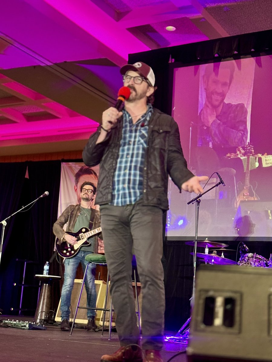 shelly6652's tweet photo. #SPNVan Rob &amp; Rich part 2 of 2 https://t.co/4JRUaEuh6k