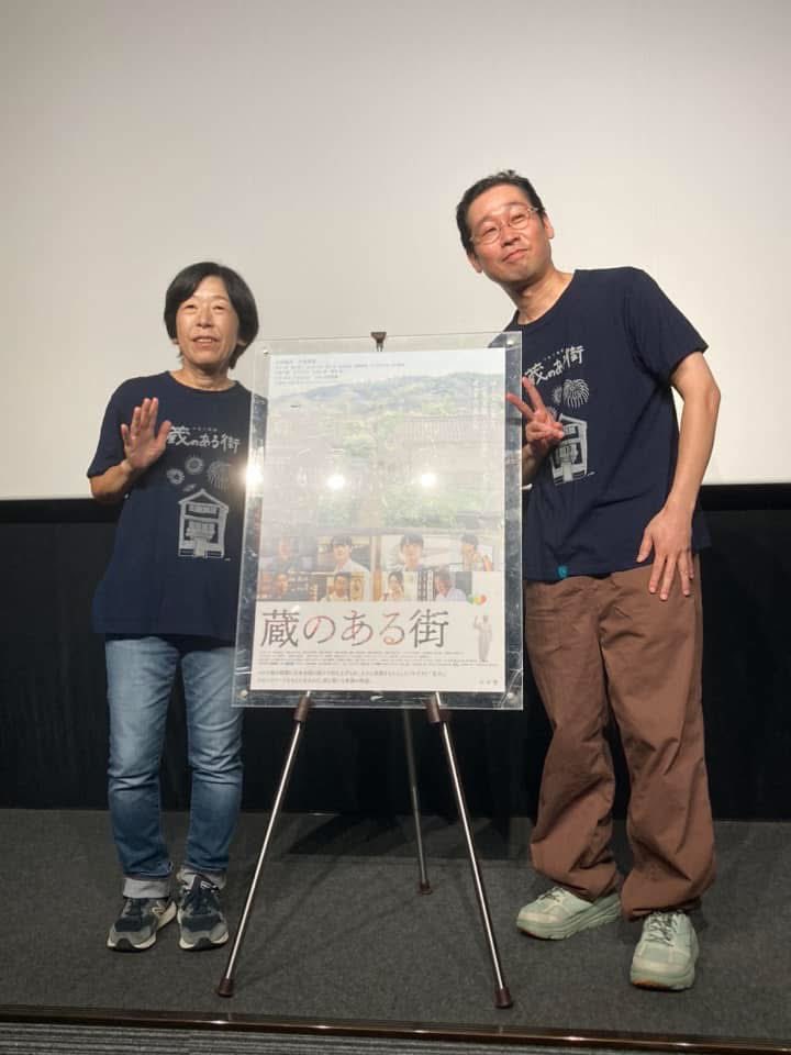 nPXtFMhRZKOOxKE's tweet photo. #蔵のある街
#横浜シネマリン
さんにて５回目の鑑賞
冒頭からボロ泣きしました😭
今までで一番泣きました😭
終映時に拍手👏したら
かなりの方々に拍手して頂きました😭
私の選ぶ今年公開のナンバーワン作品です😭
リピーターの方々がたくさんいらっしゃる作品です😊
それだけ心に響く作品なのです😊 https://t.co/6IsQs8gEO8