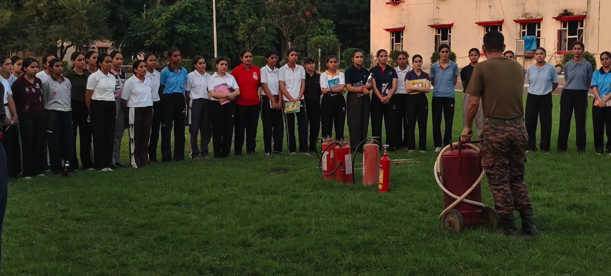prodefencejammu's tweet image. Day 4 at Army Attachment Camp is INSANE! 🚁💥 Cadets tackled battle obstacle courses, tank rides, BMP rides &amp;amp; drone flying sessions! 🪖🚒 High-tech training &amp;amp; firefighting drills took their skills to the next level! 🔥💪 #ArmyAttachmentCamp #FutureWarriors #MilitaryTraining