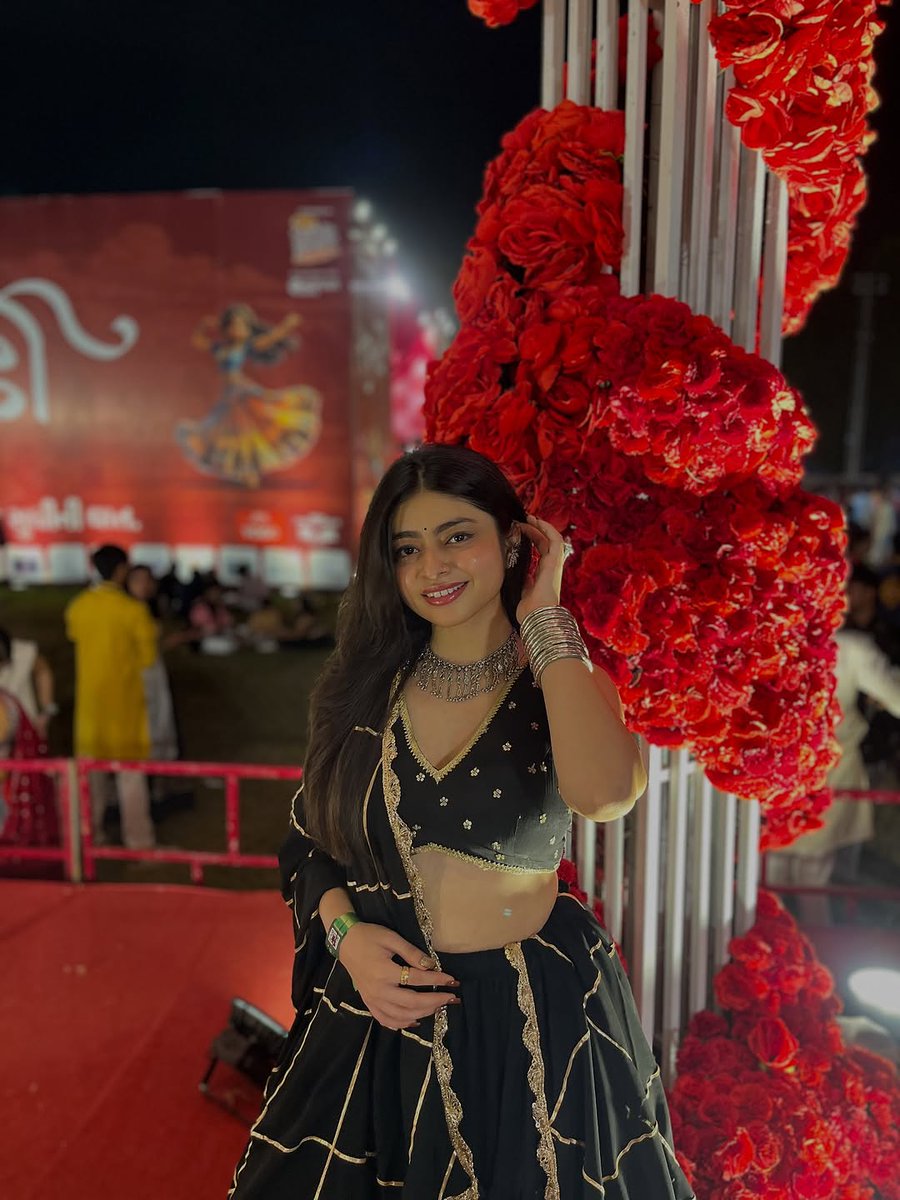 रब करे मेरी उल्फत में 
तुम कुछ यूँ उलझ जाओ...

मैं तुमको दिल में सोचूँ 
तो तुम समझ जाओ..❤️

#𝐘𝐚𝐬𝐡𝐢 🌷