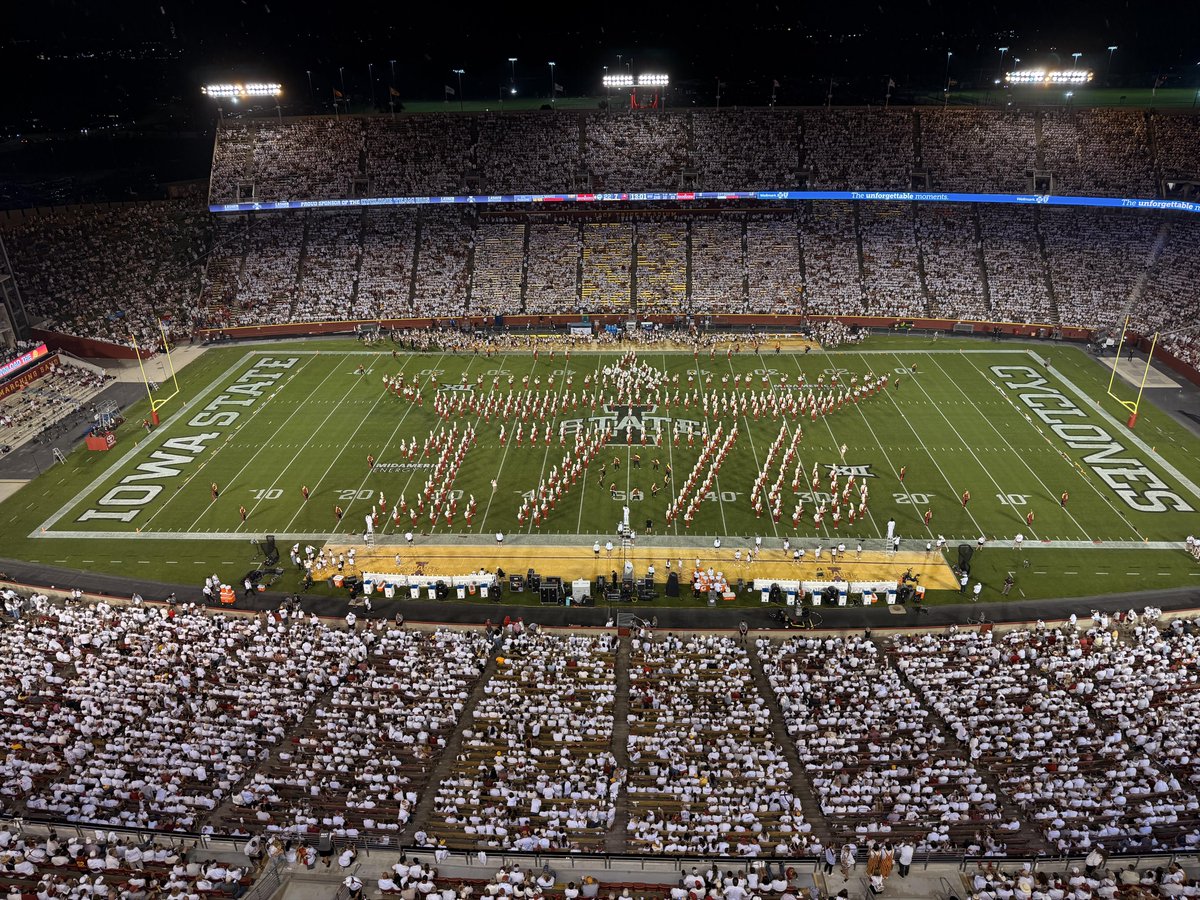 A little sneak peak from our <a href="/HamiltonMusical/">Hamilton</a> halftime show tonight. Full video soon on our YouTube Channel!
#cyclonenation #hamilband #hamilten #collegeband