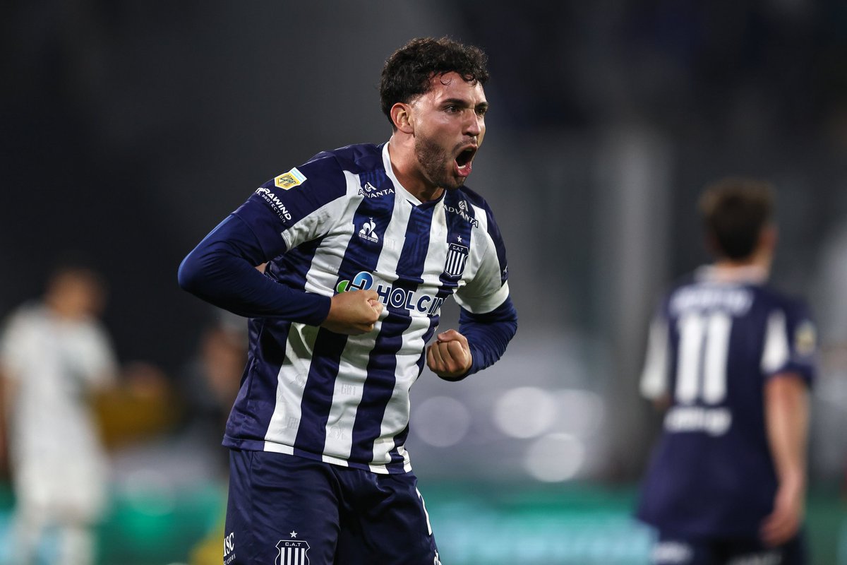 Tenías que ser vos 💙💙💙💙

Por fin carajo, por fin te sacaste la mufa culiada esa.