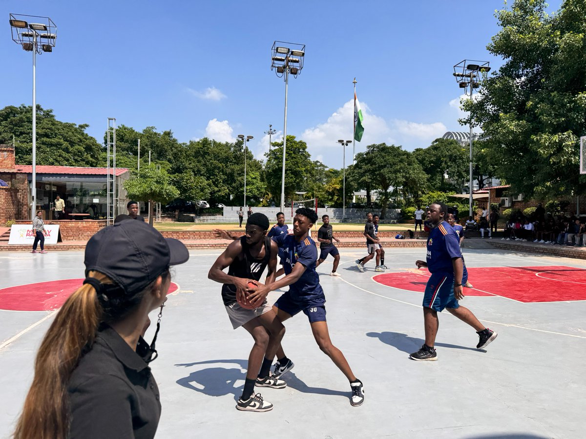 manav_rachna's tweet image. &quot;𝐁𝐫𝐨𝐭𝐡𝐞𝐫𝐡𝐨𝐨𝐝 Beyond Borders. 𝐓𝐫𝐮𝐞𝐒𝐩𝐢𝐫𝐢𝐭 Beyond Limits.&quot;

#ManavRachna #TrueSpirit #BeyondBorders #BrotherhoodInAction #GameForUnity #MRSpirit #OneTeamOneFamily #CampusShot