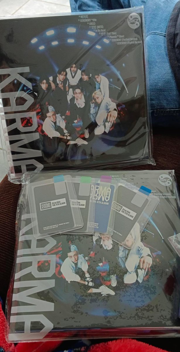 _beth222_'s tweet photo. Este año fue el primero que no pude comprar el álbum de mis @Stray_Kids porque estudihambre y foránea.
Pero mi amiga me regaló uno 😭😭😭😭 exploto de felicidad https://t.co/qG5Aa85Wry