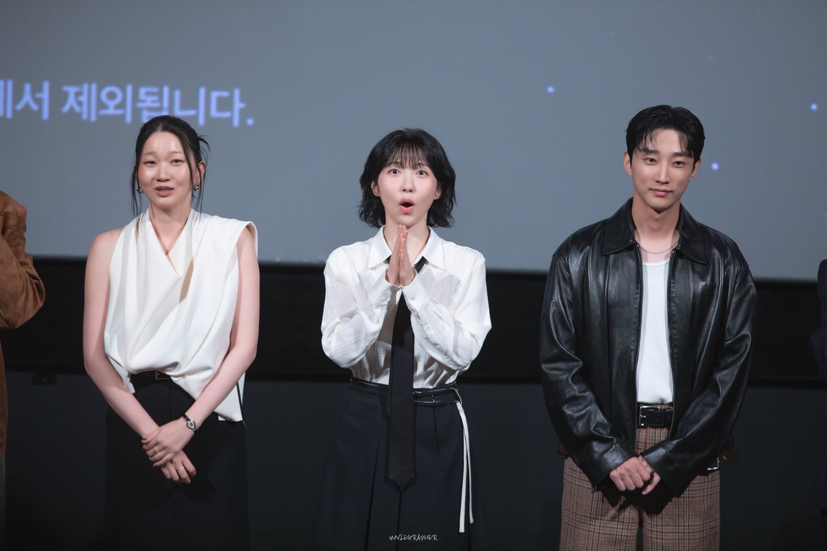 ActorAbout's tweet photo. 250922 오랜만에 보면 
😲 표정인게 너무 기여븜 

#착한여자부세미 
#주현영 #백혜지 https://t.co/NxzX0TUnOA