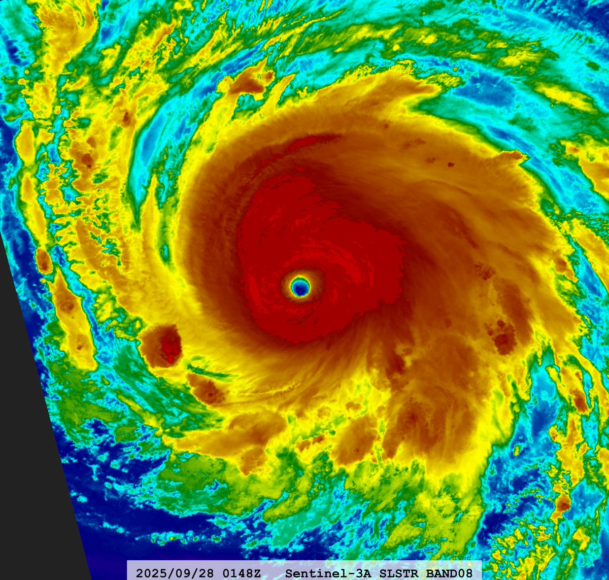 zeb199818's tweet photo. #08L Hurricane #HUMBERTO
Satellite: #Sentinel3A #SLSTR
Channel :
#SLSTR S8 (10.854 µm) 1-km
Time : 2025/09/28 0148Z
Eye Temp : 24.96 °C
Data Source : Copernicus L1B
CPA : ~100 km https://t.co/cqnOwnrJlp