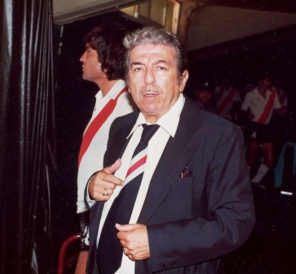 Periodista: ¿Entre su vida y River?

Ángel Labruna: "Elijo River porque es mi vida".