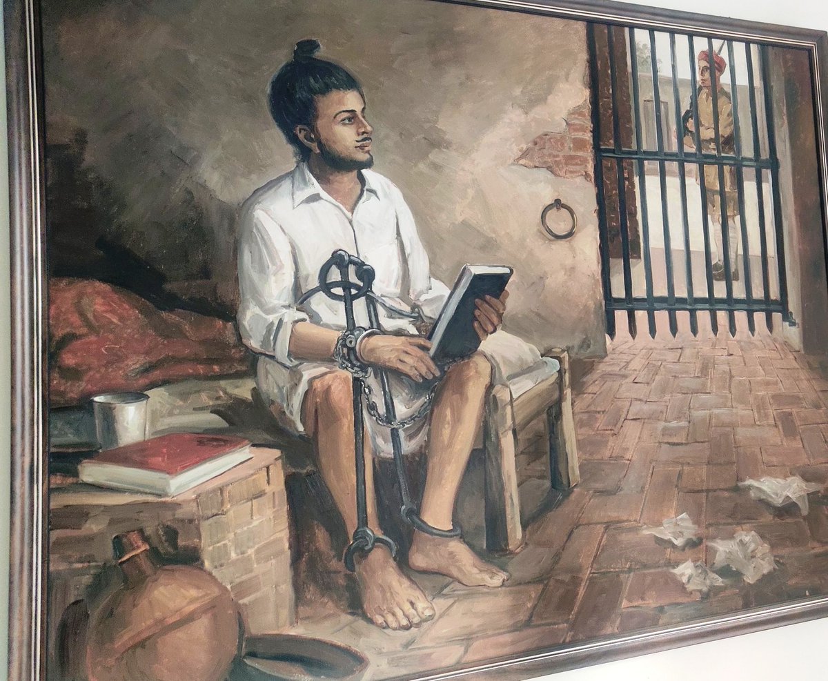 इस कदर वाकिफ है, 
मेरे जज्‍बातों से मेरी कलम, 
मैं “इश्क़” भी लिखना चाहूँ तो “इंक़लाब” लिख जाता है.

~ भगत सिंह