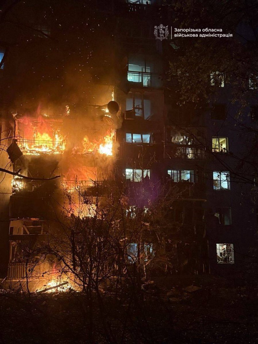 war_monitor_ua's tweet photo. У Запоріжжі влучання у житлову забудову.
По місту було спрямовано щонайменше 2 крилаті ракети Калібр.

07:03 28.09.25 https://t.co/EavMx9xSJ2